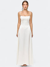 Serena Suknia Z Jedwabistej Satyny Z Cienkimi Ramiączkami I Wiązanym Gorsetem